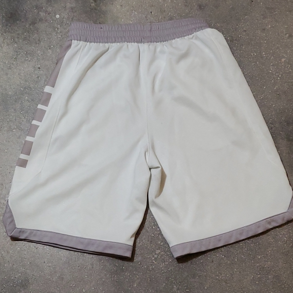 Nike Short - Picture 3 of 5